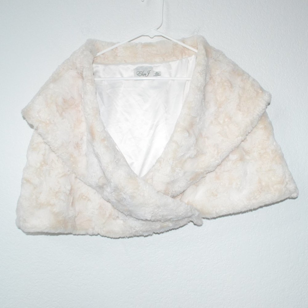 Eliza J 2X Womans Ivory Fur Cape